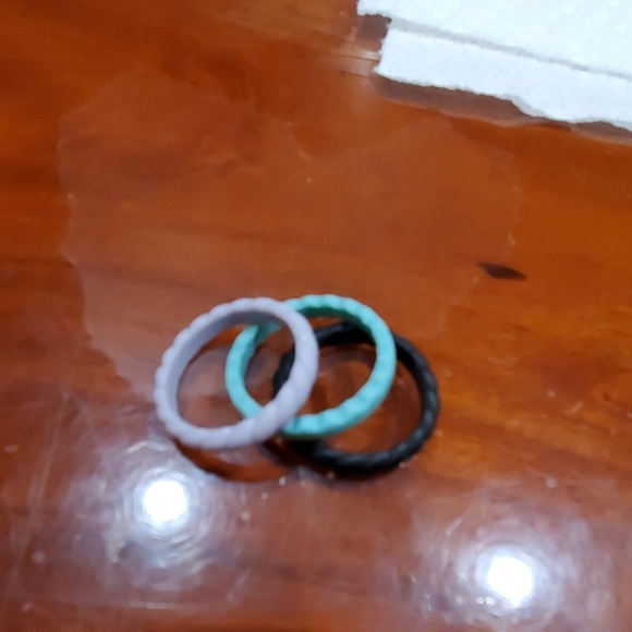 Women's stackable Qalo rings size 8 - Picture 2 of 2